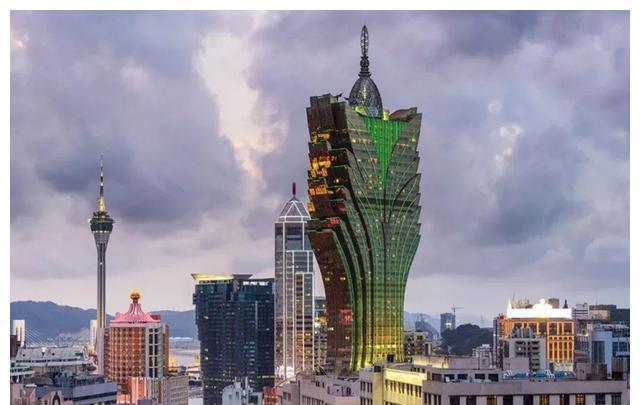 澳门三肖必中，理性与娱乐的平衡澳门三肖三码三期内必中软件介绍